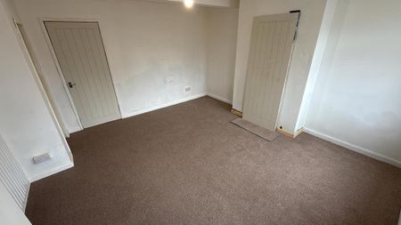 3 bedroom end of terrace house to rent - Photo 4