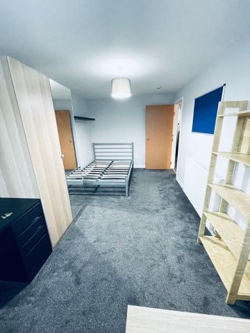 1 bedroom in a house share to rent - Photo 2