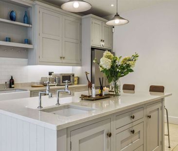 An elegant property in one of Chester's most prestigious addresses - Photo 2