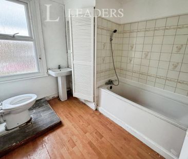 3 bedroom semi-detached house to rent - Photo 6