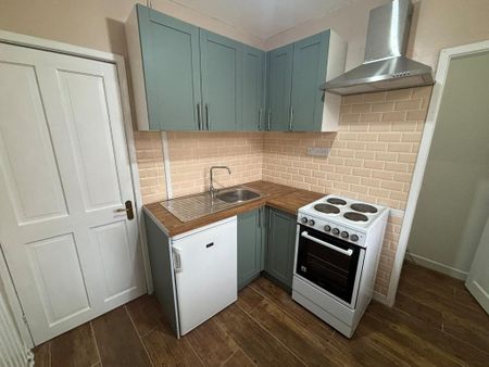 2 bedroom end of terrace house to rent - Photo 5