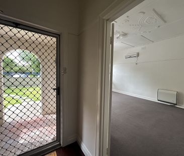 ONE BEDROOM COTTAGE ! - Photo 2