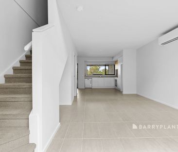 Charming Modern Living in a Peaceful Pocket. - Photo 2