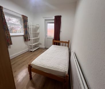 Walsgrave Road, Stoke, Coventry - - Photo 5