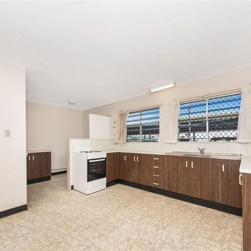 Cozy & Comfortable 2 Bedroom Unit in Hermit Park! - Photo 1