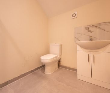 1 bedroom in a house share to rent - Photo 5