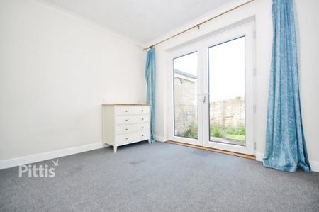 3 bedroom detached bungalow to rent - Photo 3