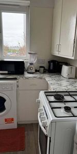 Room in a Shared Flat, Harts Lane, IG11 - Photo 3