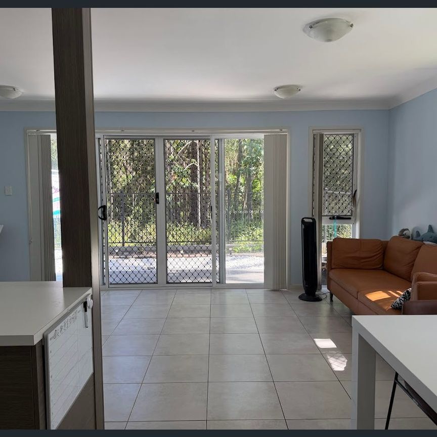 Discover the perfect blend of comfort and convenience with this townhouse next to Harbor precinct - Photo 1