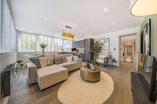 West Byfleet, Surrey, KT14 - Photo 1