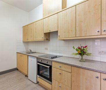 🏡 Modern Victorian Property with Bedsits and their own Private Kitc... - Photo 5