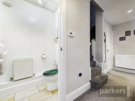 2 bedroom end of terrace house to rent - Photo 2