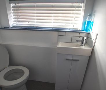 4 bedroom semi-detached house to rent - Photo 4