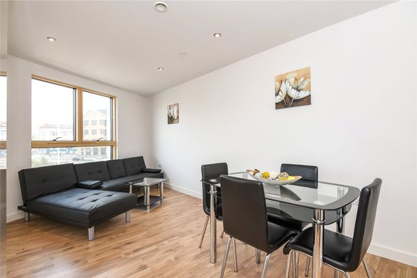 1 bedroom Flat in Hewitt, Reading - Photo 1