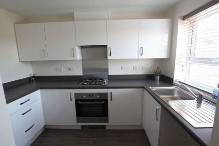 2 bedroom mews to rent - Photo 3