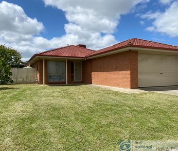 16 Karwarren Way, Cranbourne West - Photo 2