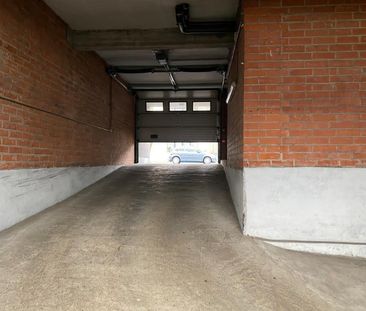 Ruim (±100m²) app met 2 slpk en autostaanplaats in hartje Geel - Photo 3