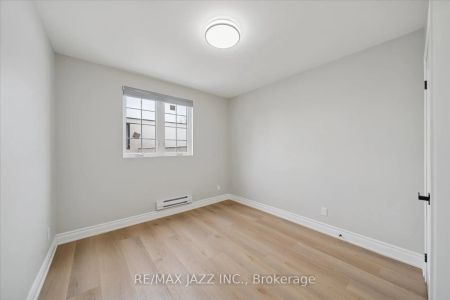 251 Simcoe Street S #104 - Photo 3