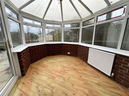 3 bedroom semi-detached house to rent - Photo 3