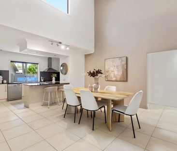 Beautiful Family Home with a Pool - Just in time for Summer! - Photo 5