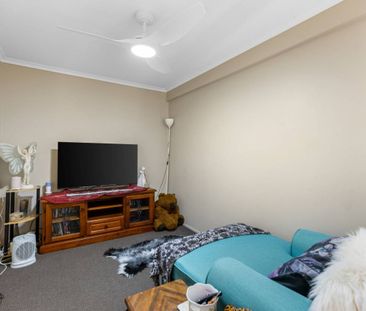 Single Level within walking distance of the CBD! - Photo 1