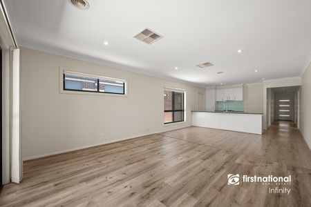 Great Family Home, Less than 1km to Alamanda College - Photo 2