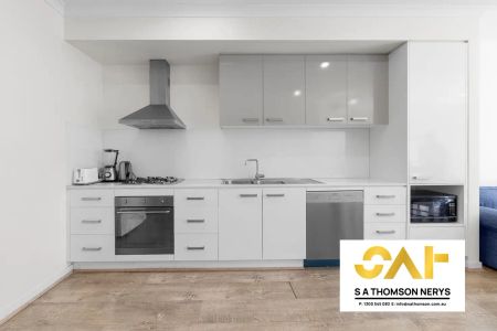 “Modern 3-Bedroom Townhouse in a Sought-After Craigieburn Location” - Photo 4