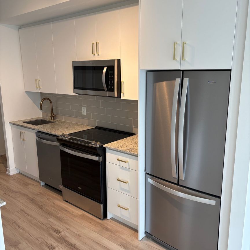 For Lease - 335 Wheat Boom Drive Unit# 806, Oakville, Ontario - Photo 1