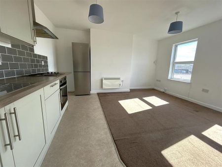 1 bedroom flat to rent - Photo 2