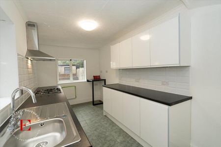 2 bedroom end of terrace house to rent - Photo 5