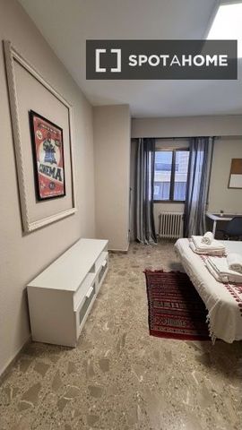 valencia, Valencian Community 46002 - Photo 5