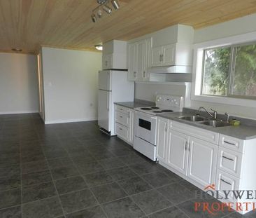 Studio-4902 Laurel Ave *HOLYWELL.CA* - Photo 1