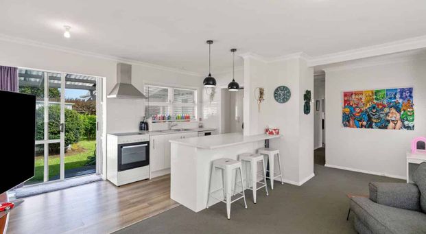 Sunny Three Bedroom Family Home - Photo 1