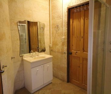 UNIQUE 5X1 HOME IN LOVELY ACSOT ESTATE - Photo 3