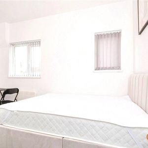Room 3 - Photo 2