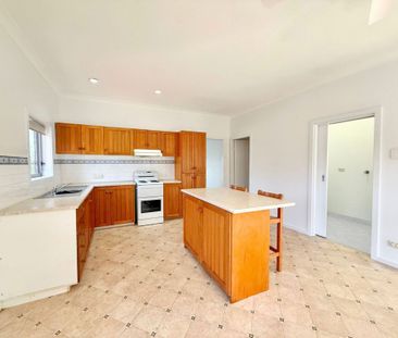 296 The Esplanade, Speers Point - Photo 3