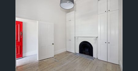 Period elegance meets modern versatility - Photo 5