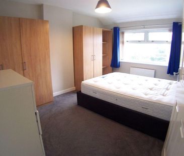 3 bedroom semi-detached house to rent - Photo 2