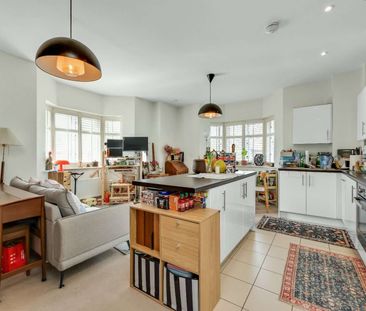 Bright and contemporary two bedroom apartment with open-plan living, ideally positioned for Esher and excellent commuter links. - Photo 6