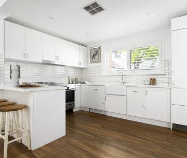 Boutique Style With A Double Garage And 202sqm On Title - Photo 4