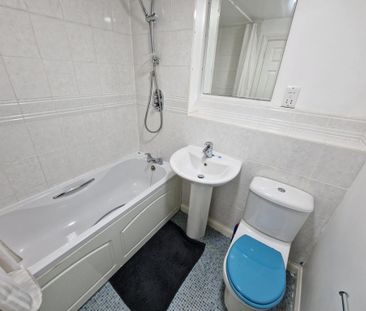 2 bedroom semi-detached house to rent - Photo 5