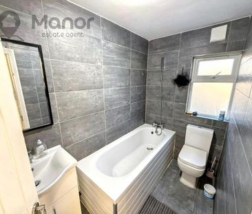 4 bedroom terraced house to rent - Photo 2