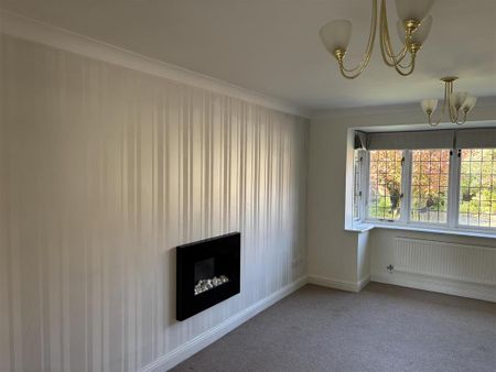 4 bedroom detached house to rent - Photo 2