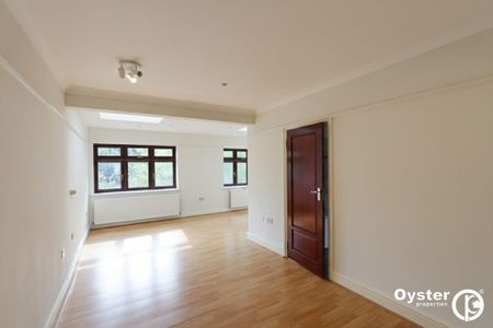 4 bedroom detached house to rent - Photo 3