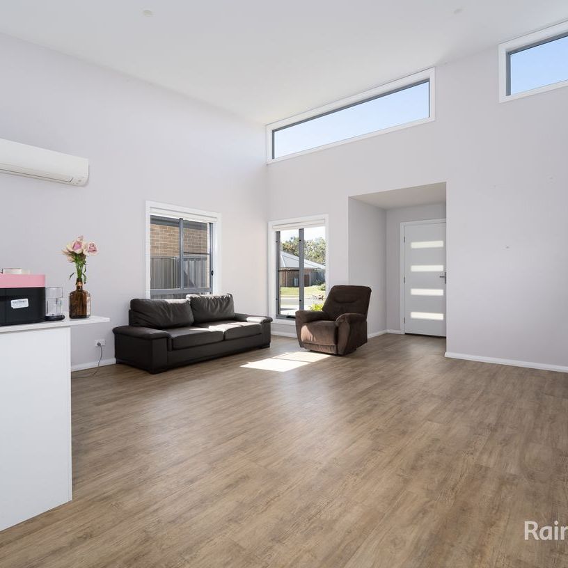 4 Bedrooms | 2 Bathrooms | Spacious Yard - Photo 1