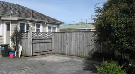 Bright Family Home - Photo 3