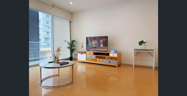 Stylish 3BR Apartment Near Rhodes Beach - Photo 1