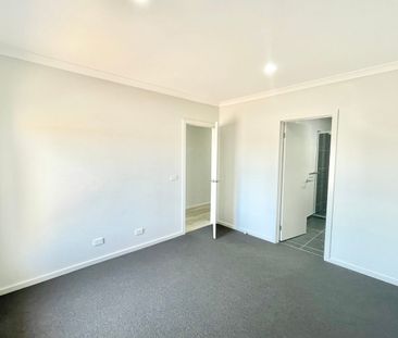 Embrace the Now with Contemporary Living and Modern Design - Photo 6