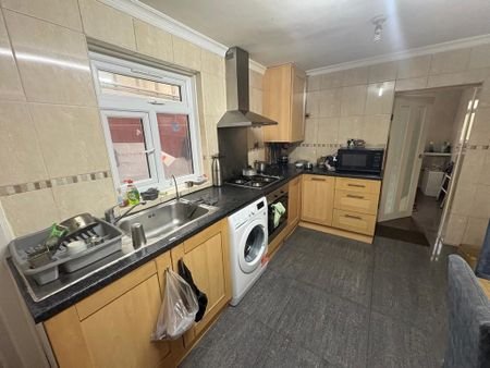 4 bedroom terraced house to rent - Photo 4