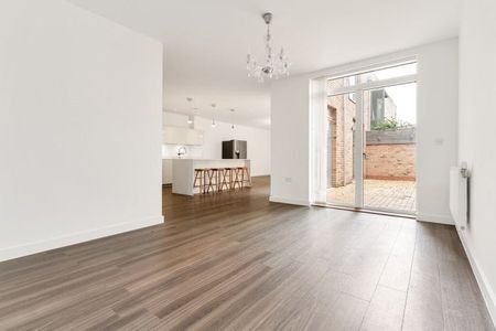 Hobson Road, Trumpington, Cambridge £4,500 pcm ⓘ The monthly or weekly payment required by the landlord. Read our glossary page , 4 bedrooms, mid terrace house, to let * Tenant info - Photo 3